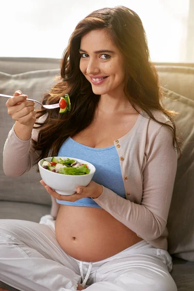 Baby Loves Eat Organic Food Pregnant Woman Eating Healthy Salad — Foto Stock