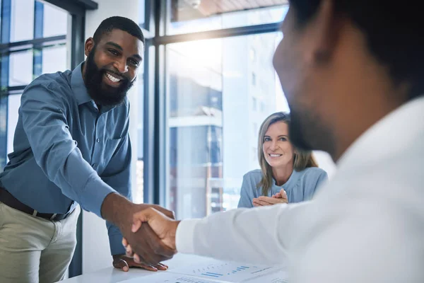 Deal Partnership Collaboration Handshake Business People Men B2B Meeting Diversity — Stockfoto