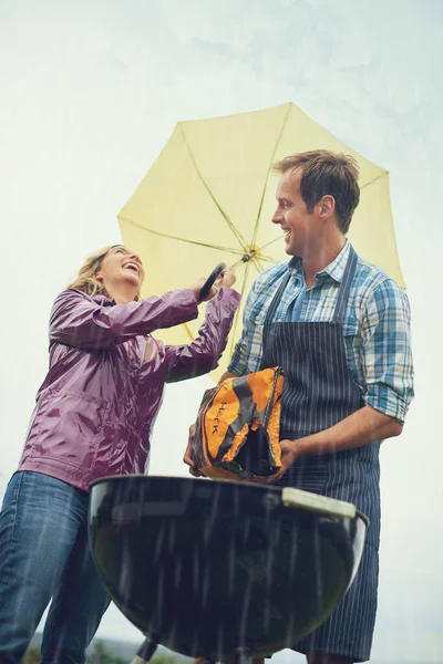 Best Braai Team Ever Cheerful Couple Having Barbecue Rain While — Zdjęcie stockowe
