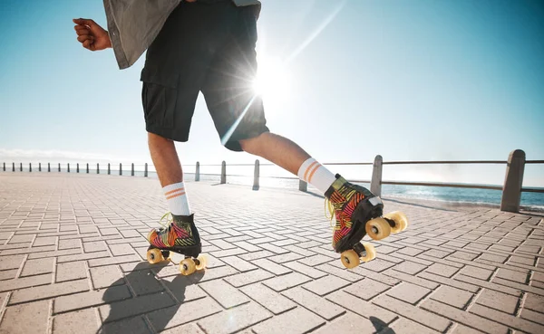 Person Roller Skating Sport Fitness Sidewalk Sea Ocean Shore Sun — Stockfoto