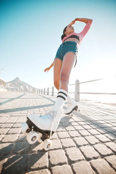 Girl Relax While Roller Skating Travel Journey Sidewalk Fitness Health — Fotografia de Stock