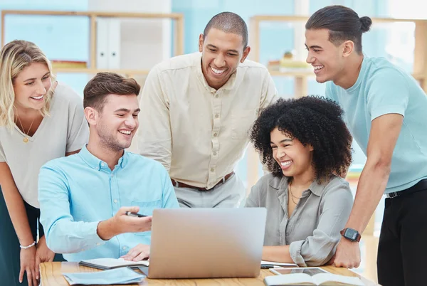 Teamwork Diversity Laptop Digital Marketing Smile Happy Excited Creative Office — Fotografia de Stock