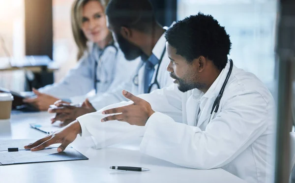 Healthcare Diversity Medical Conference Male Doctor Discussion Meeting Team Teamwork — Foto Stock