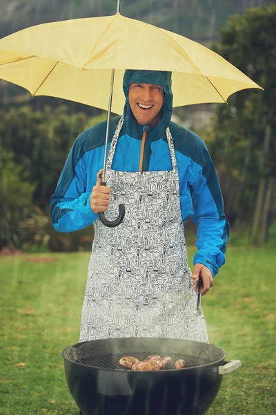 Its Great Day Barbeque Man Happily Barbecuing Rain — Zdjęcie stockowe