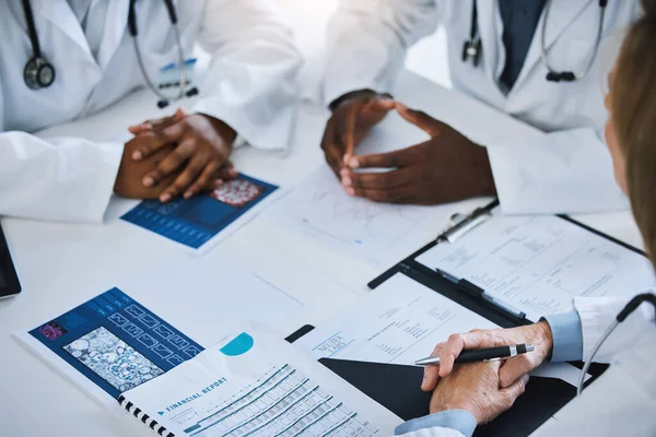 Paperwork Meeting Team Doctors Consulting Medical Treatment Medicine Surgery Group — Stock Photo, Image