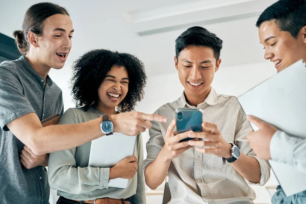 Diversity Startup Happy Team Women Men Phone Meeting Laughing Social — Stok fotoğraf