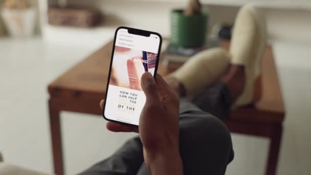 Nouvelles Téléphone Internet Avec Appareil Mobile Dans Les Mains Homme — Video