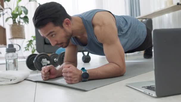 Fitness Kalas Güçlü Vücutlu Bir Adamın Online Egzersizi Dizüstü Bilgisayar — Stok video