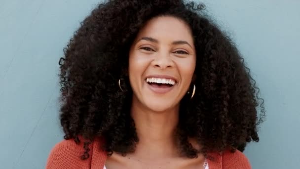 Feliz Risa Belleza Natural Pelo Mujer Africana Sentirse Orgullosa Pelo — Vídeos de Stock