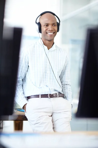 Trabajo Puede Ser Relajante Joven Hombre Negocios Con Auriculares Entre —  Fotos de Stock