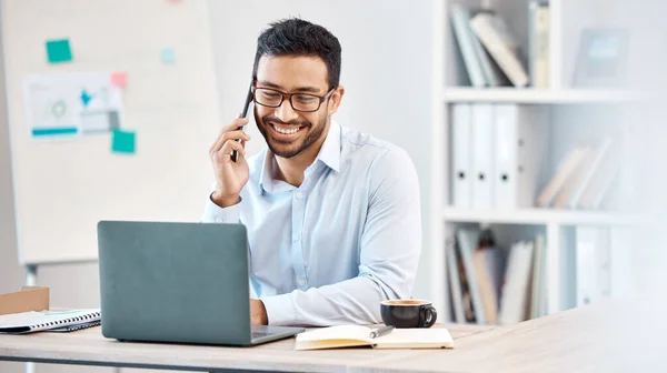 Computadora Portátil Comunicación Hombre Negocios Feliz Conversación Telefónica Con Planificador —  Fotos de Stock