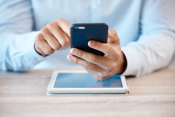 Internet Tecnología Comunicación Hombre Con Teléfono Mano Tableta Escritorio Empresario — Foto de Stock