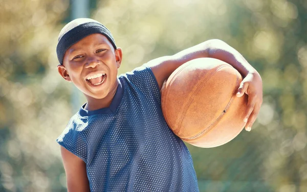 Portrét Basketbal Šťastný Černoch Připraveni Trénovat Venku Pro Fitness Zdraví — Stock fotografie