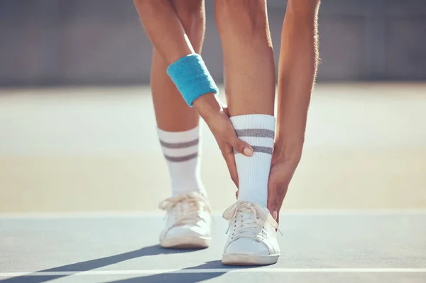 Tennis Athlete Ankle Injury Pain Hurt Court Training Workout Practice — Stock Photo, Image
