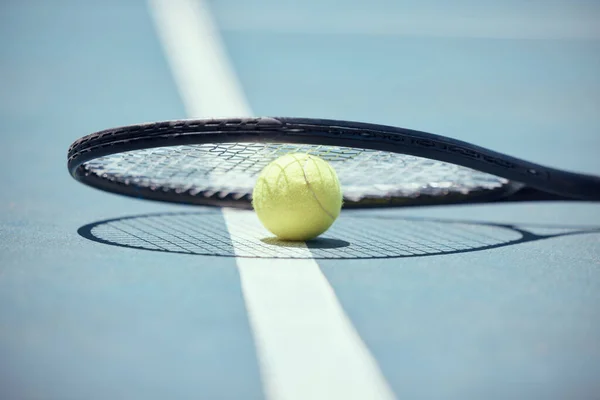 Γήπεδο Τένις Μπάλα Μπάντμιντον Νυχτερίδα Και Γήπεδο Αθλητισμού Ρακέτα Σιλουέτα — Φωτογραφία Αρχείου