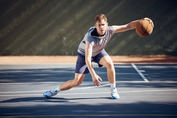 Portrait Sport Basket Ball Homme Sur Terrain Entraînement Pratique Jeu — Photo