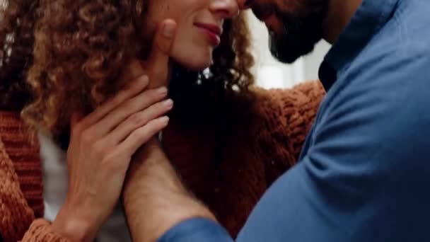 Amor Pareja Feliz Hombre Mujer Abrazos Felicidad Compartir Momento Íntimo — Vídeos de Stock