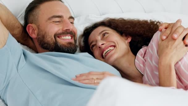 Video De Detendez Vous Amour Couple Drole Dans Lit Ensemble Matin Dans Par Peopleimages Com C