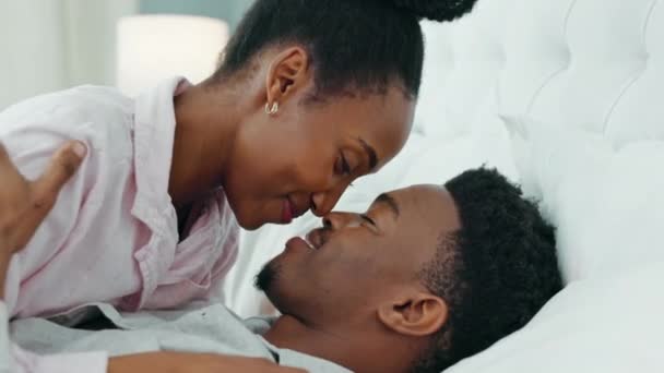 Black Couple Nose Love Bond Bedroom Hotel House Bed Romantic — Stock Video