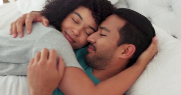 Amor Dormitorio Pareja Relajan Juntos Para Tiempo Unión Romántica Dulce — Vídeos de Stock