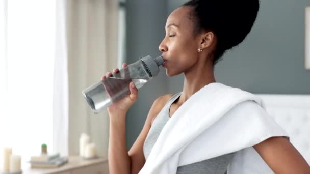 Wasserflasche Hydrat Und Durstige Fitness Frau Trinkt Nach Dem Training — Stockvideo