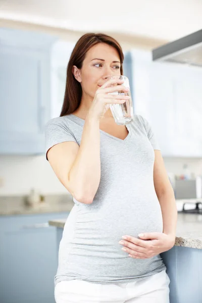 Conscientious Health Her Baby Smiling Pregnant Woman Drinking Water Kitchen — Stock Photo, Image