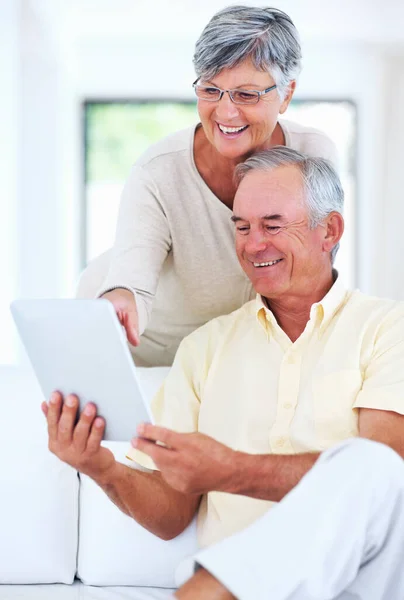 Cheerful Mature Couple Using Digital Tablet Home Cheerful Mature Couple — Stock Photo, Image