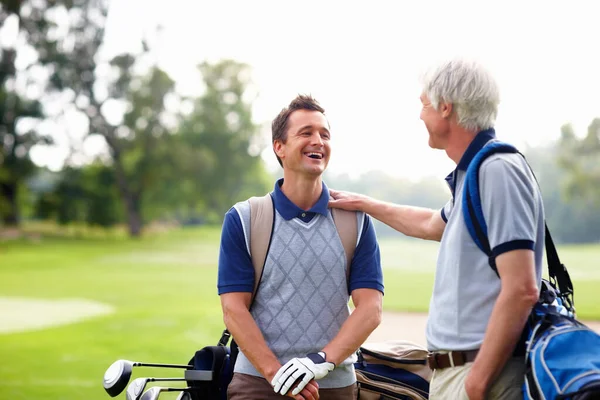 Hombre Golfista Conversación Con Padre Hombre Golfista Pie Campo Golf —  Fotos de Stock
