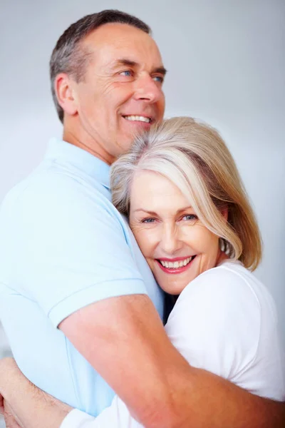 Couple Séduisant Personnes Âgées Embrassant Intimement Gros Plan Portrait Couple — Photo
