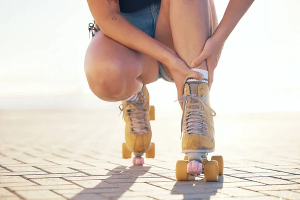 Roller Skate Foot Injury Woman Athlete Check Feet Ankle Sports — Stock Photo, Image