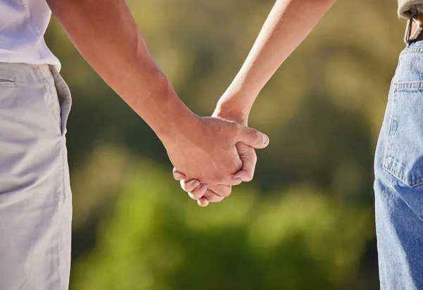 Χέρι Αγάπη Και Ζευγάρι Άντρα Και Γυναίκα Που Κρατιούνται Χέρι — Φωτογραφία Αρχείου
