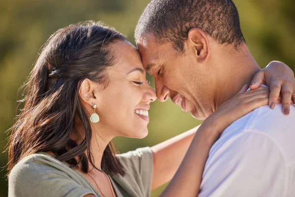 Feliz Frente Pareja Con Sonrisa Amor Vínculo Relajarse Cita Romántica —  Fotos de Stock