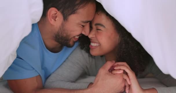 Pareja Feliz Amor Confianza Entre Hombre Mujer Compartiendo Vínculo Risa — Vídeos de Stock