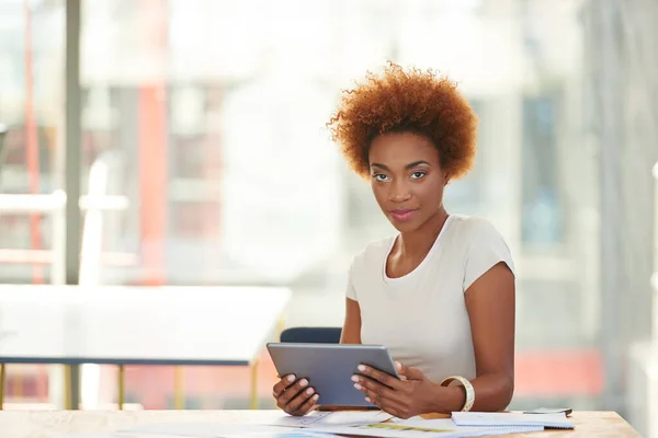 Pas Affaires Comme Les Affaires Réussies Une Jeune Femme Affaires — Photo