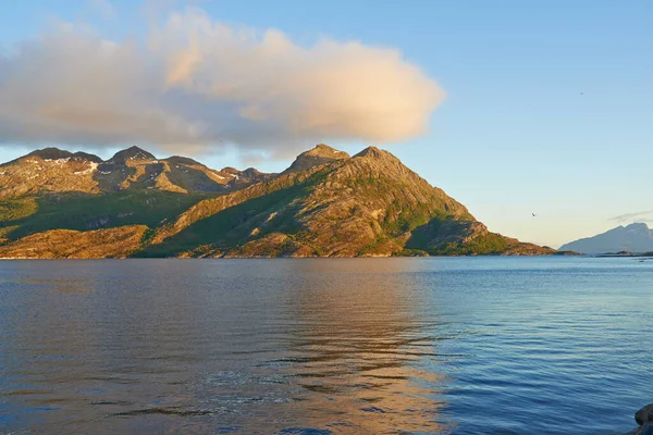 挪威的午夜太阳 午夜阳光 挪威诺德兰的风景 — 图库照片