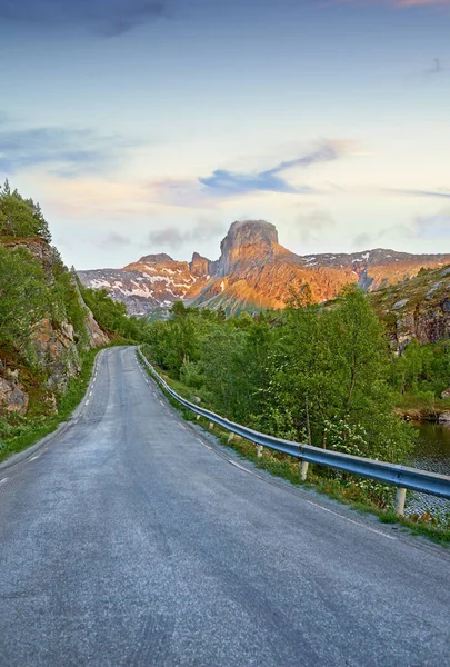 Közel Nap Norvégiában Éjféli Nap Táj Nordland Norvégia — Stock Fotó