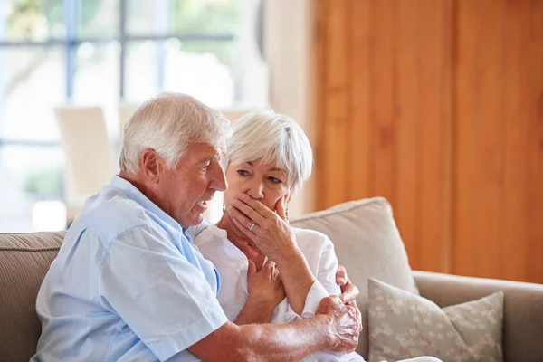 Que Faria Perdesse Homem Sênior Consolando Sua Esposa — Fotografia de Stock