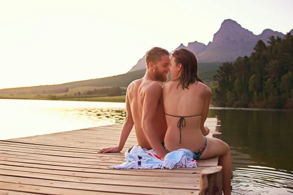 Müßiggang Tag Rückansicht Eines Liebevollen Jungen Paares Badeanzügen Das Bei — Stockfoto
