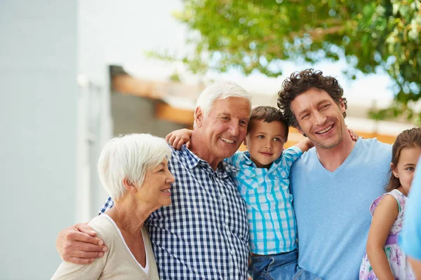 Zorgeloze Tijden Samen Als Gezin Een Gelukkige Multi Generationele Familie — Stockfoto