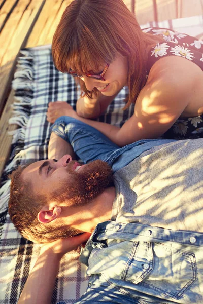 Todos Los Días Perfecto Juntos Una Pareja Joven Cariñosa Acostada —  Fotos de Stock