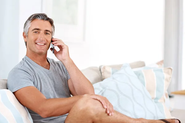 Blijf Hoogte Van Weekendplannen Gesneden Portret Van Een Knappe Volwassen — Stockfoto