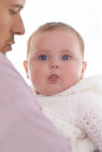 Ziet Elke Dag Iets Nieuws Een Jonge Vader Houdt Zijn — Stockfoto