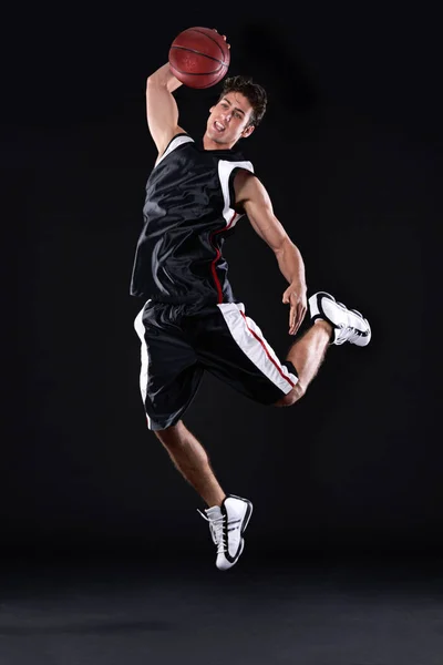Dia Punya Kekuatan Tembakan Studio Lengkap Dari Pemain Basket Laki — Stok Foto