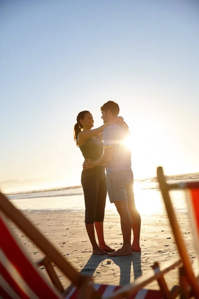 São Férias Que Precisas Jovem Casal Feliz Uma Praia Com — Fotografia de Stock