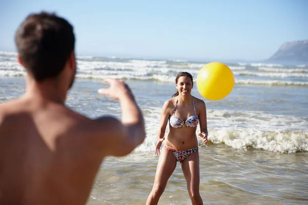 Wat Ontspanningstijd Samen Doorbrengen Een Gelukkig Stel Spelen Met Een — Stockfoto