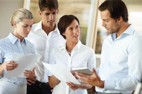 Tienen Una Gran Dinámica Equipo Grupo Colegas Negocios Que Trabajan —  Fotos de Stock