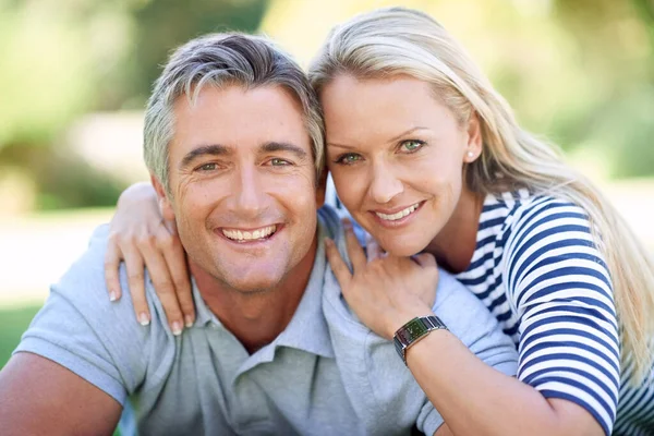 Día Perfecto Cuando Estemos Juntos Retrato Recortado Una Pareja Madura —  Fotos de Stock