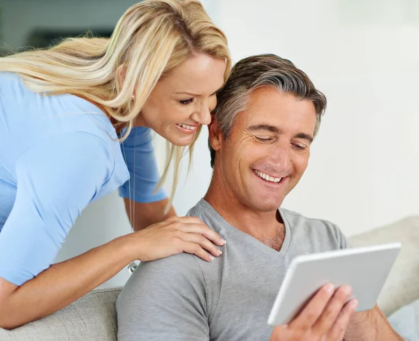 Entertainment Touch Mature Couple Sitting Home Using Digital Tablet — Stock Photo, Image