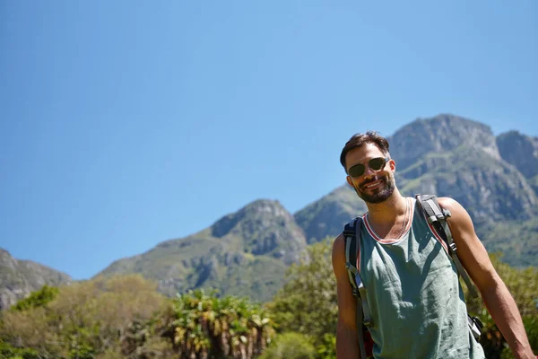 Largo Camino Pero Estoy Listo Excursionista Con Una Mochila Espalda — Foto de Stock