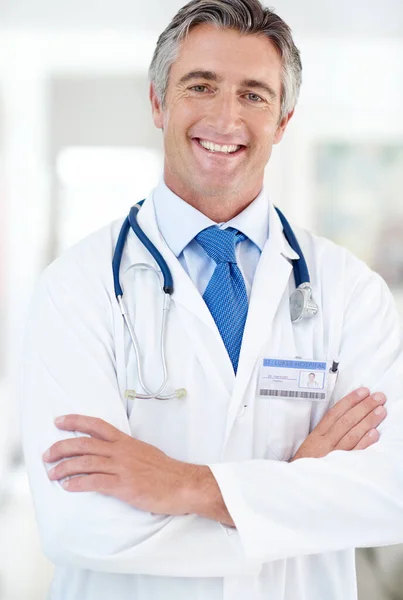 Dostaneš Cestu Uzdravení Portrét Mužského Doktora Stojícího Chodbě Nemocnice — Stock fotografie